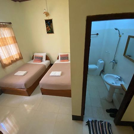 A Tee Guesthouse Луанг Прабанг Екстериор снимка