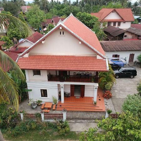 A Tee Guesthouse Луанг Прабанг Екстериор снимка