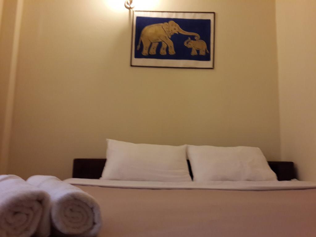 A Tee Guesthouse Луанг Прабанг Екстериор снимка