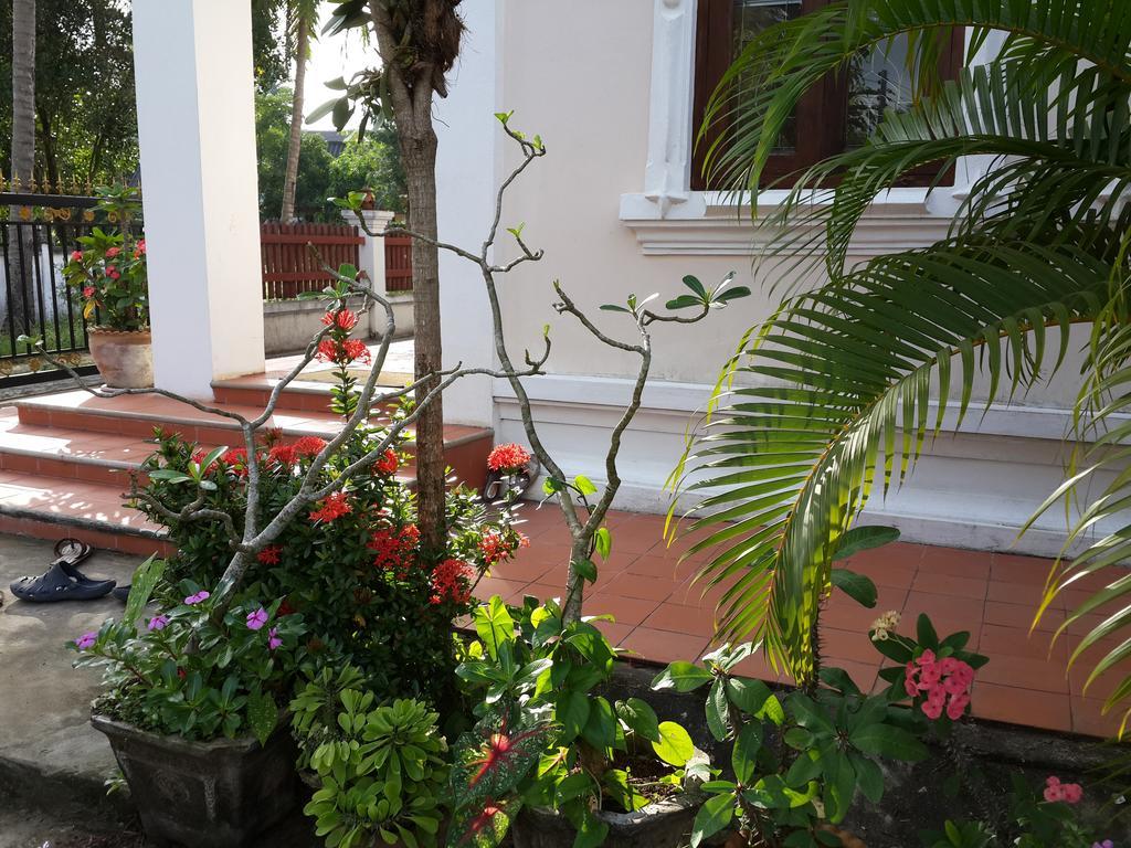 A Tee Guesthouse Луанг Прабанг Екстериор снимка