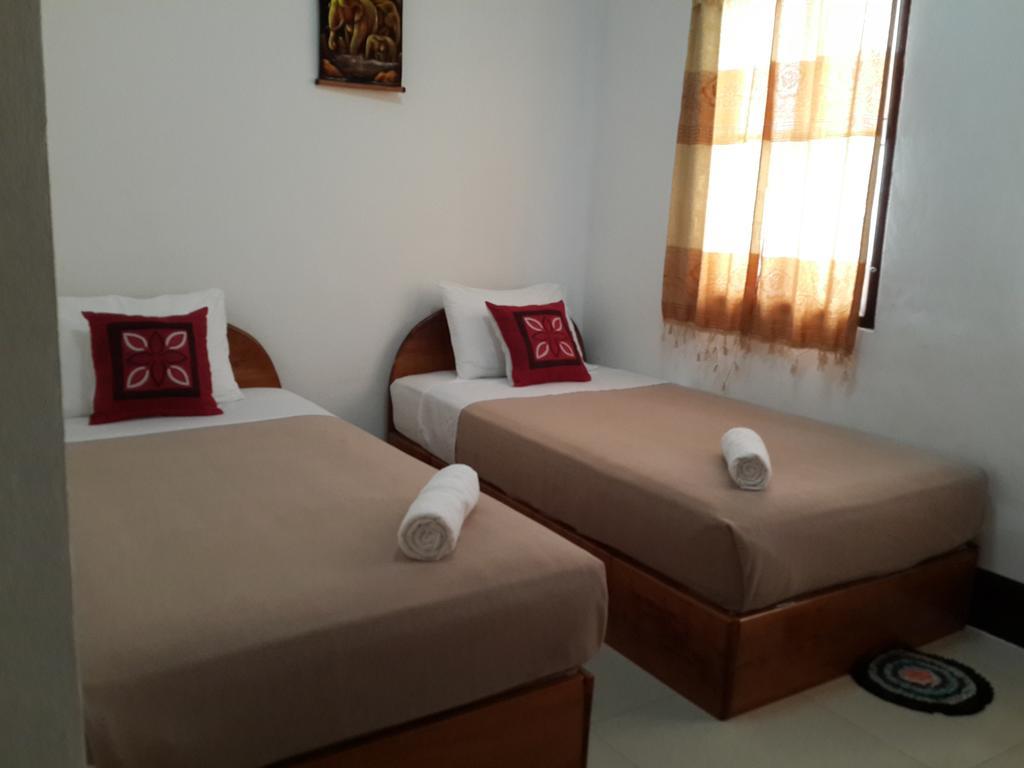 A Tee Guesthouse Луанг Прабанг Стая снимка