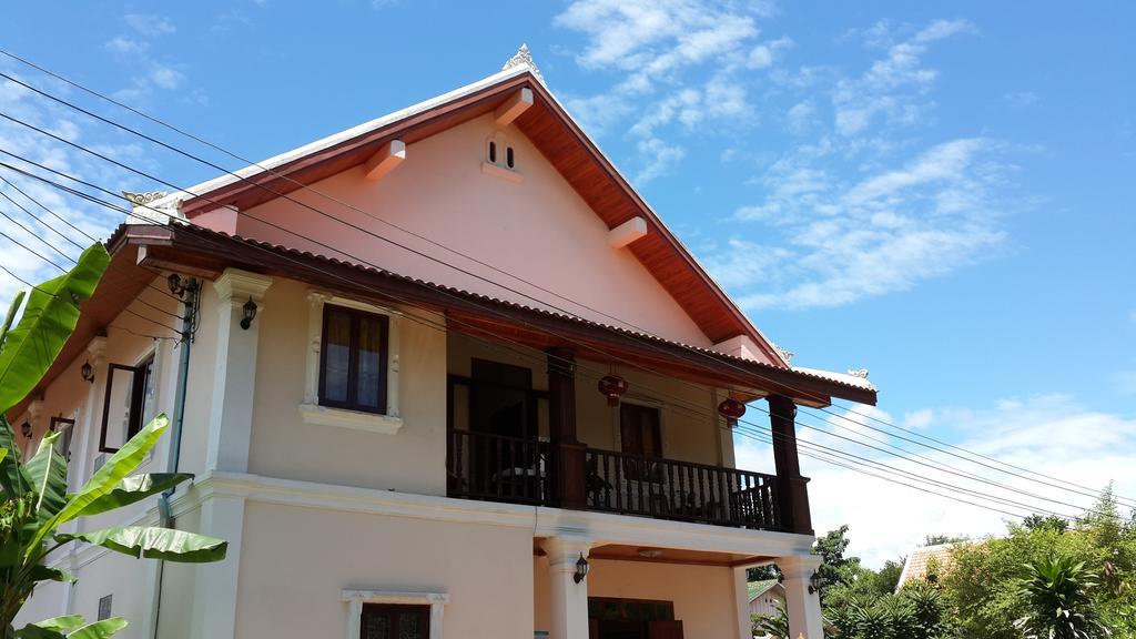 A Tee Guesthouse Луанг Прабанг Екстериор снимка