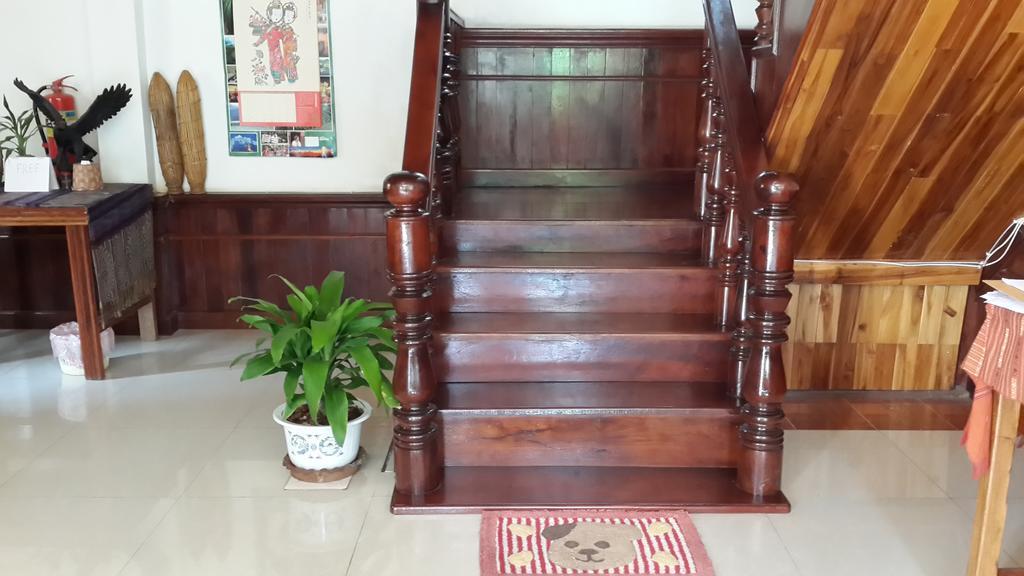 A Tee Guesthouse Луанг Прабанг Екстериор снимка
