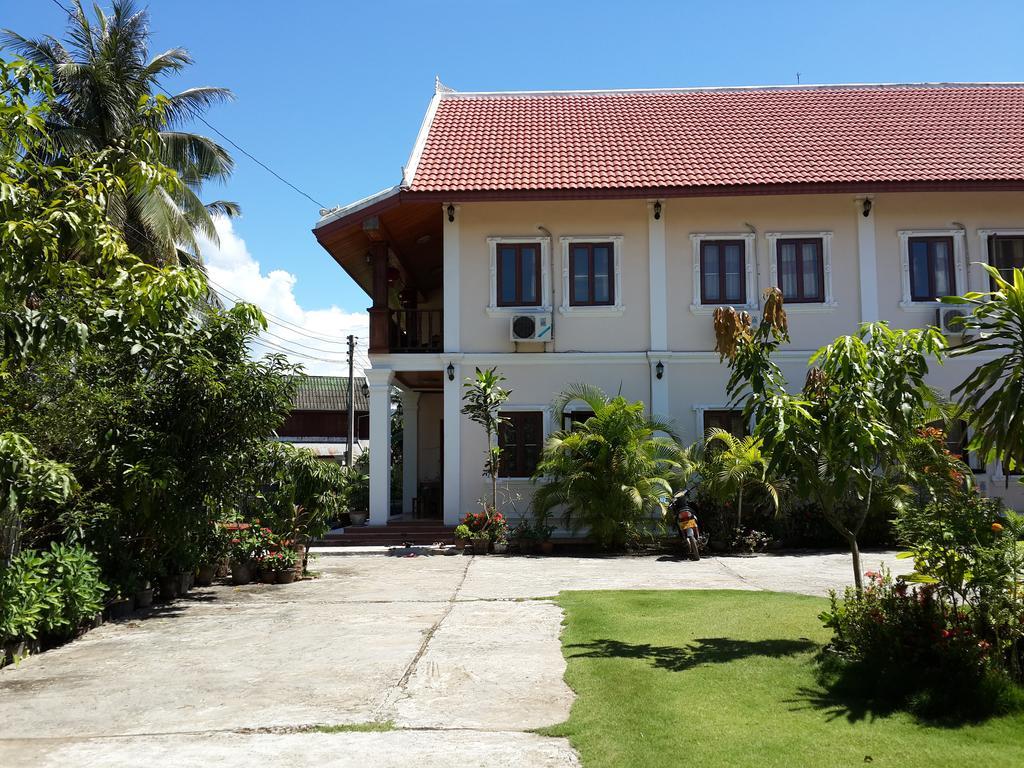 A Tee Guesthouse Луанг Прабанг Екстериор снимка