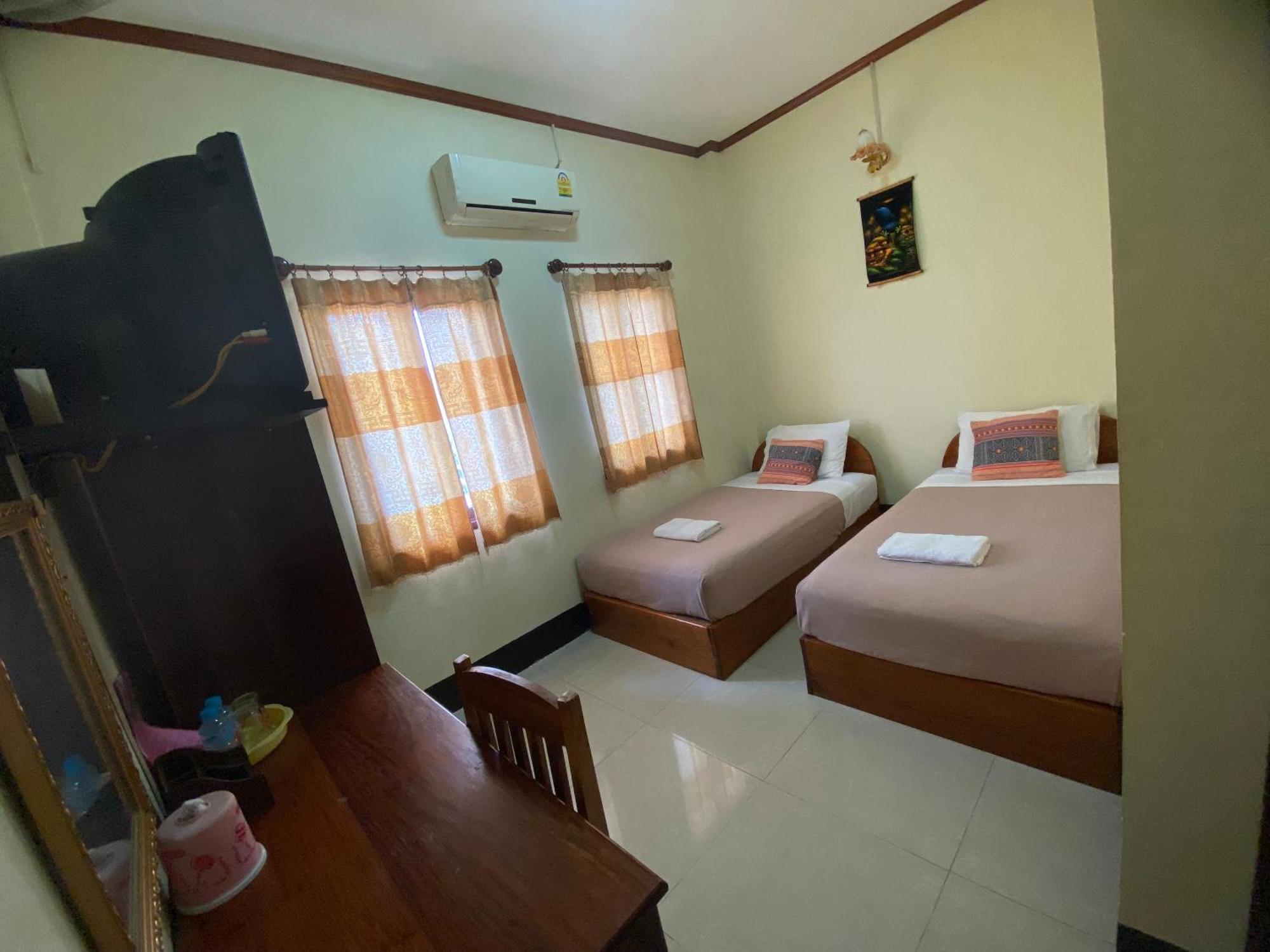 A Tee Guesthouse Луанг Прабанг Екстериор снимка