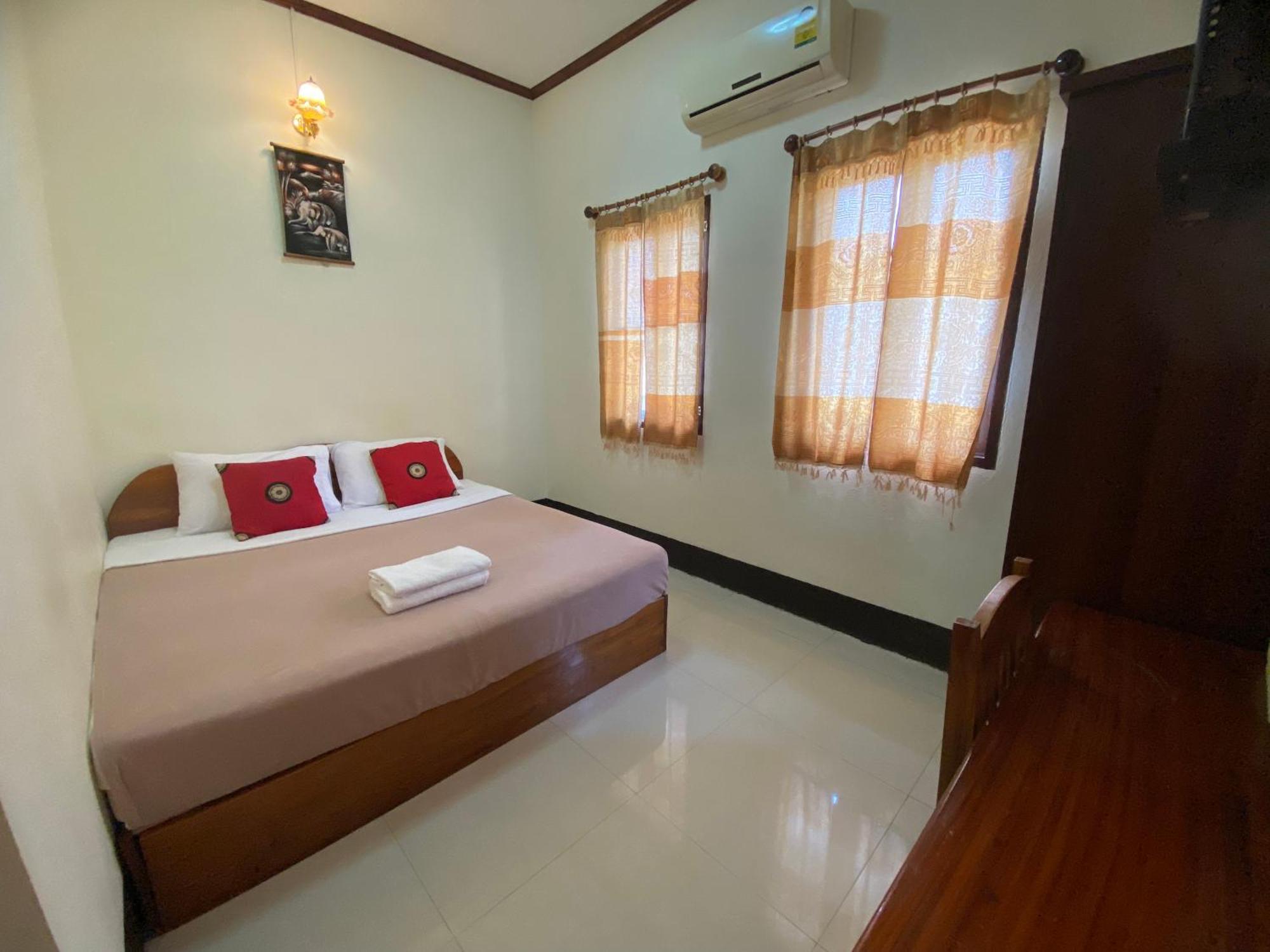 A Tee Guesthouse Луанг Прабанг Екстериор снимка