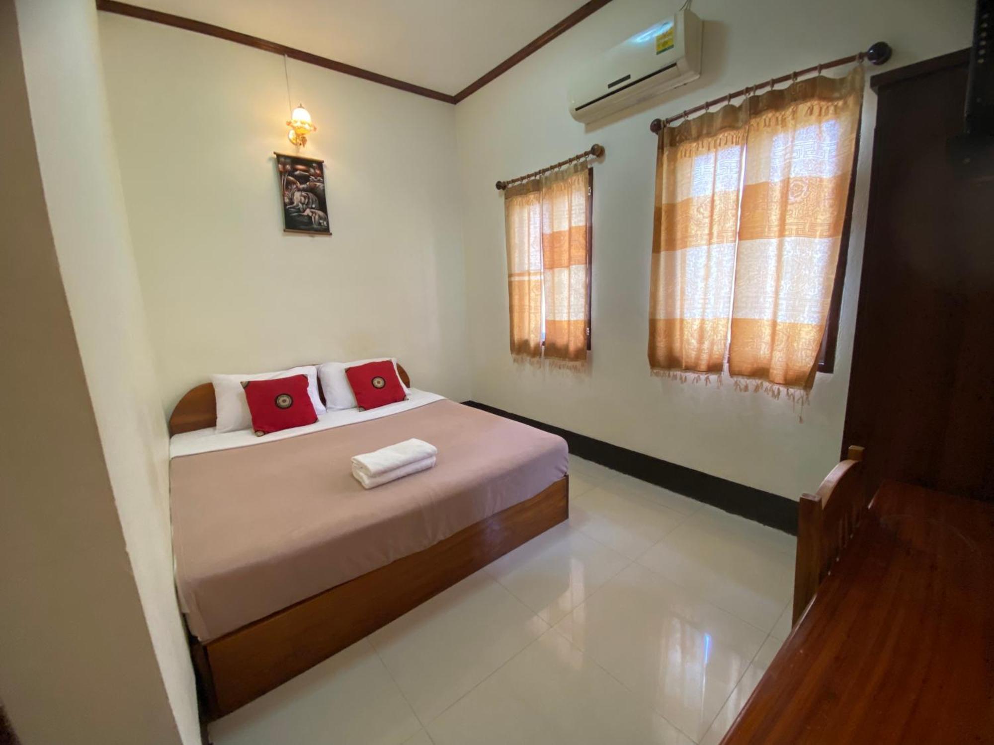 A Tee Guesthouse Луанг Прабанг Екстериор снимка