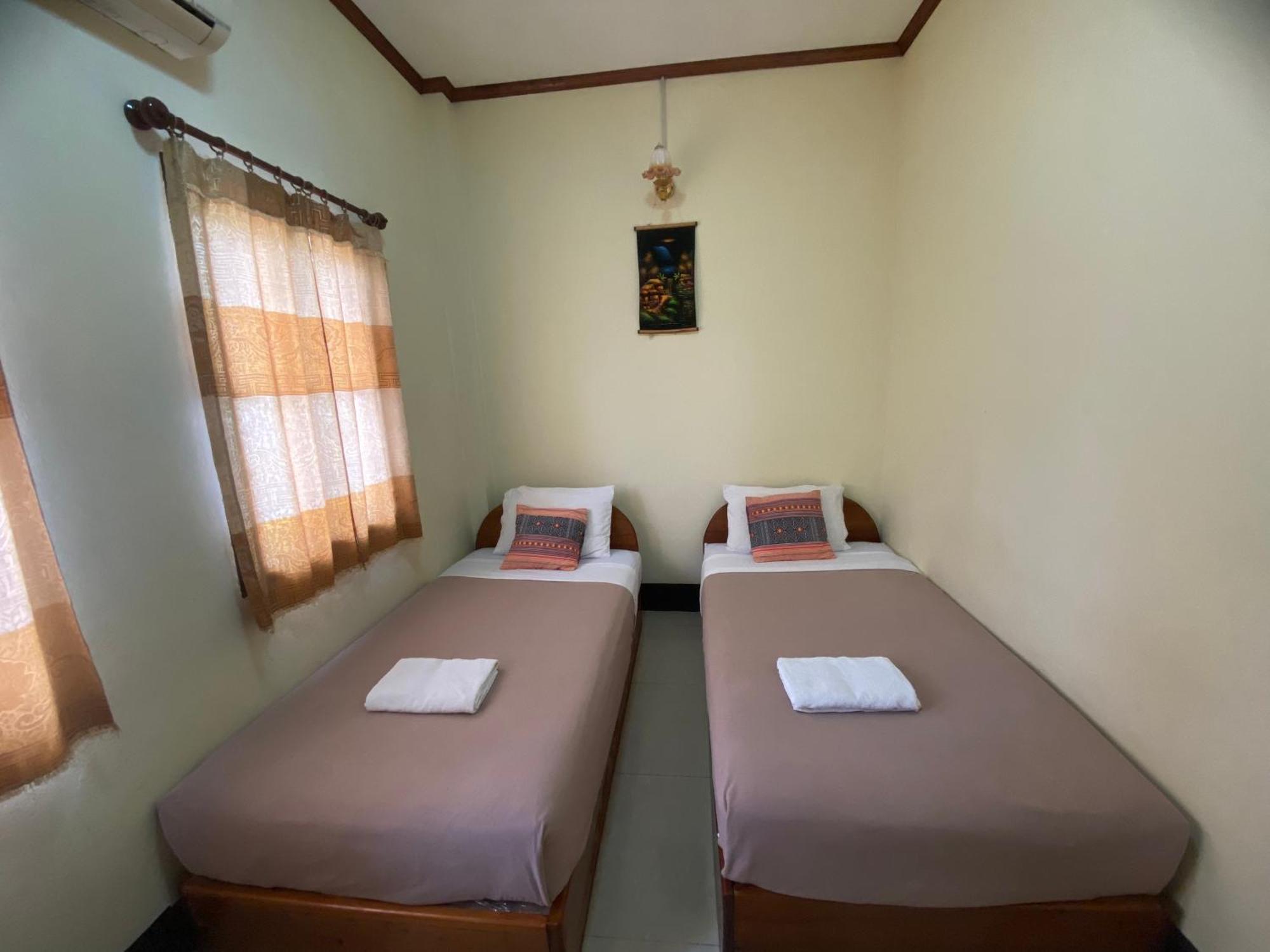 A Tee Guesthouse Луанг Прабанг Екстериор снимка