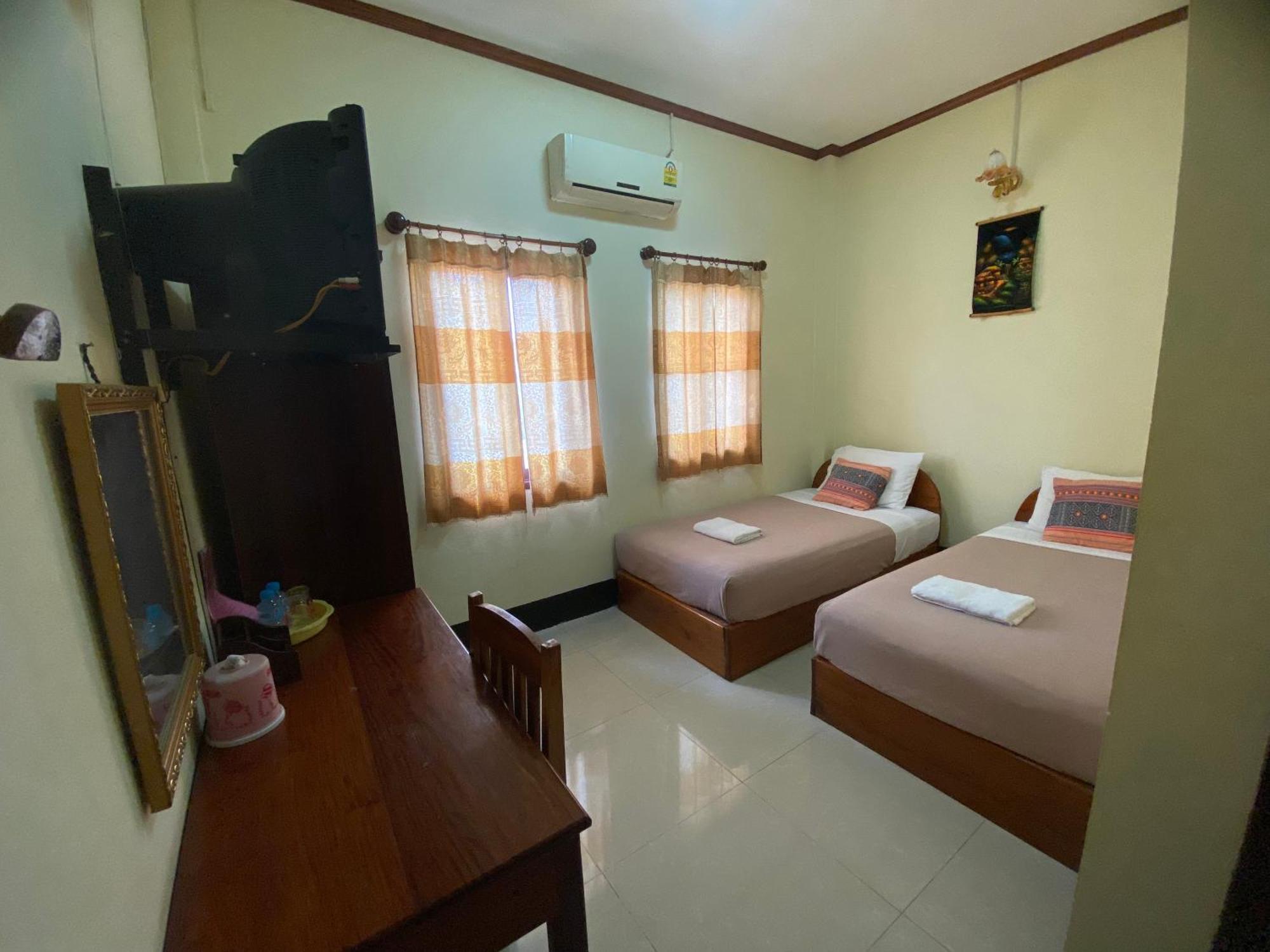 A Tee Guesthouse Луанг Прабанг Екстериор снимка