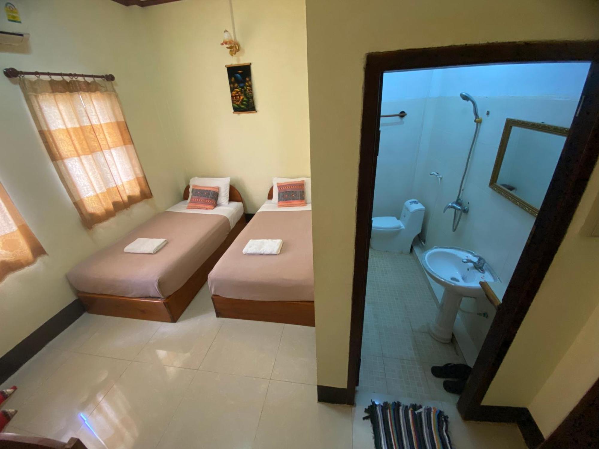 A Tee Guesthouse Луанг Прабанг Екстериор снимка