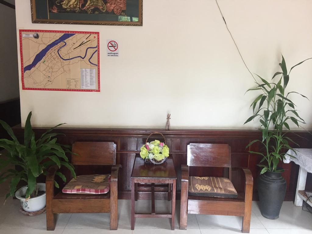 A Tee Guesthouse Луанг Прабанг Екстериор снимка