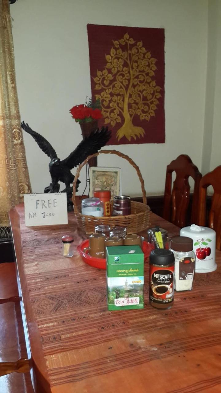 A Tee Guesthouse Луанг Прабанг Екстериор снимка