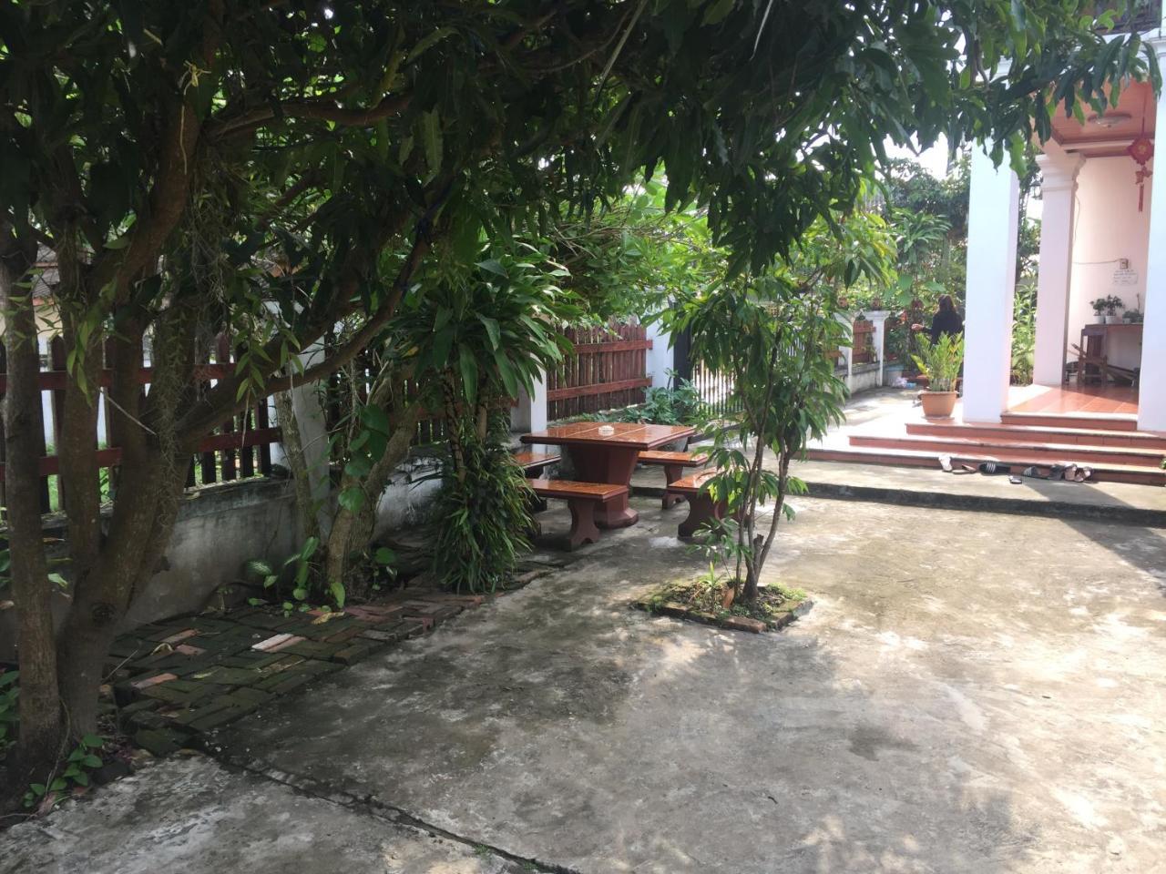 A Tee Guesthouse Луанг Прабанг Екстериор снимка